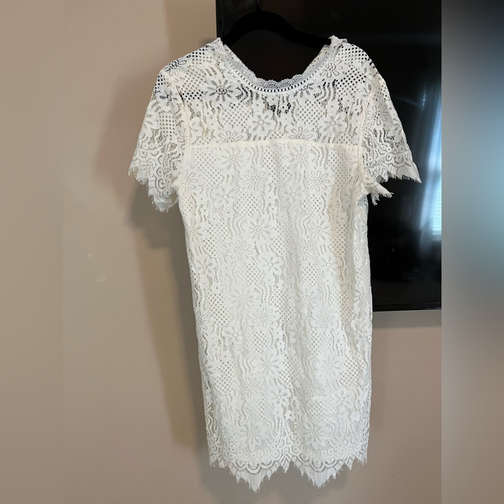 White Vici dress! Worn once! Size medium ✨